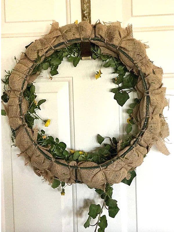 Here's what the back of the wreath looks like once you're finished | WildflowersAndWanderlust.com