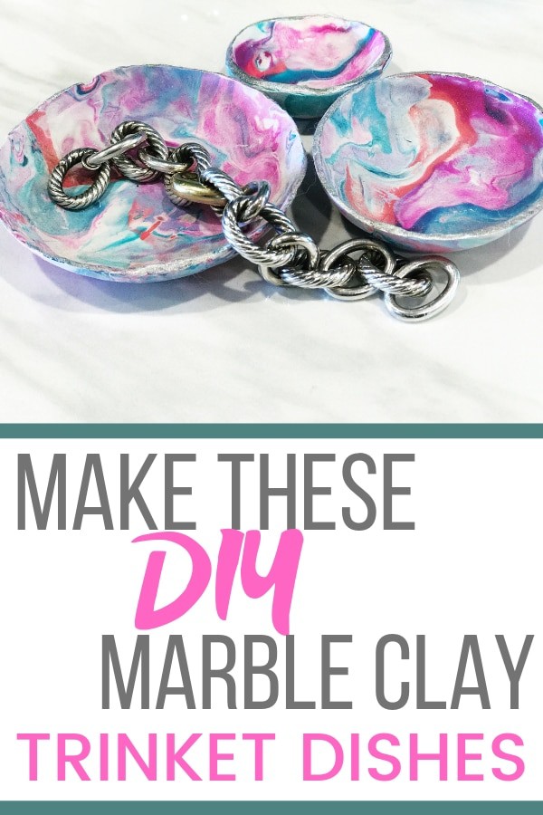 Make these homemade marble clay bowls to store your trinkets or give as gifts | WildflowersAndWanderlust.com