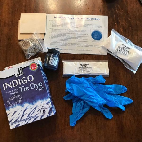 We think this indigo kit is easy to use and has all the supplies you need to get started with DIY shibori | WildflowersAndWanderlust.com