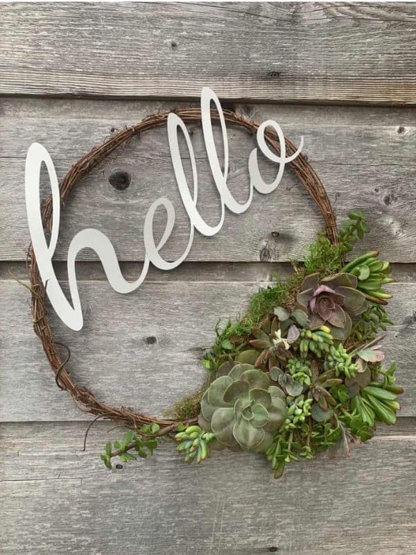 Make This Live Succulent Wreath in less than an hour | WildflowersAndWanderlust.com