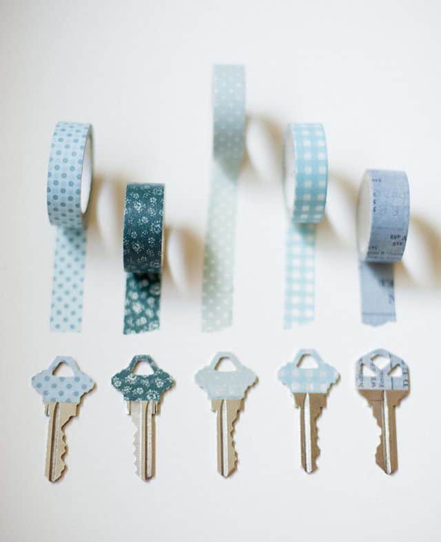 Organize your keys with washi tape.  It looks great and makes them easy to identify. via @ms.natureinspired featured on WildflowersAndWanderlust.com