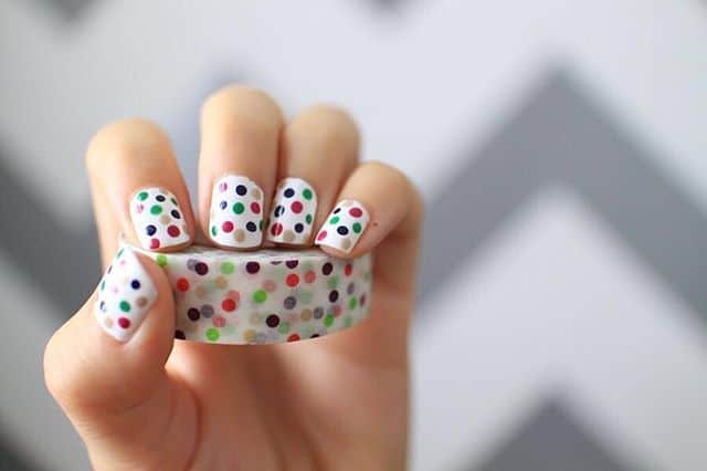 Did you know that you can use washi tape to decorate your nails?  via @washimoshi featured on WildflowersAndWanderlust.com