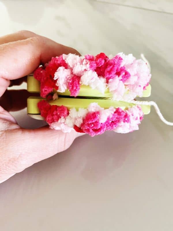 Using the clover tool to make pom poms