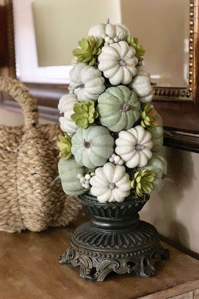 Check out this gorgeous topiary pumpkin display by Made in a Day!