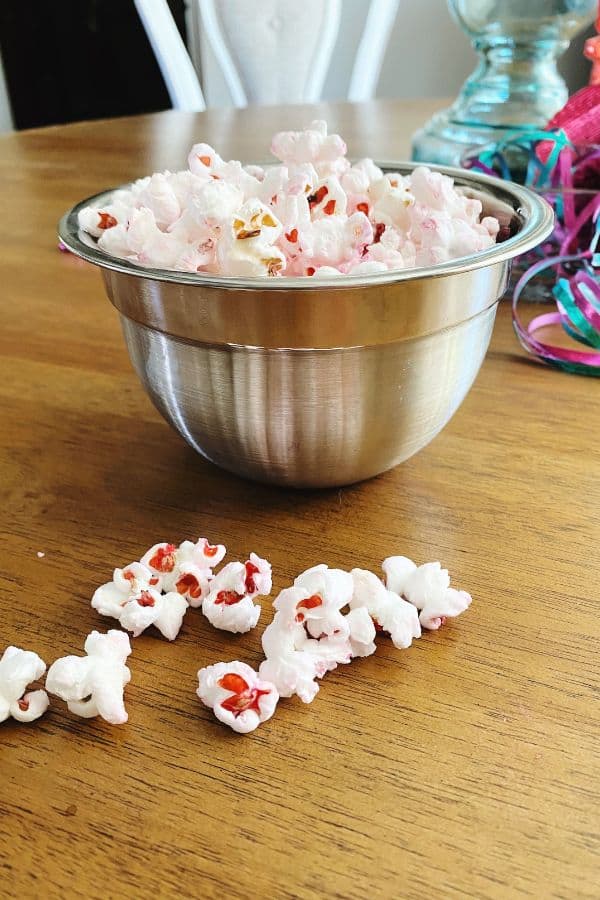 Dyed popcorn will turn the centers into the color that you choose WildflowersAndWanderlust.com