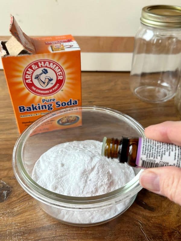 Adding oil to baking soda